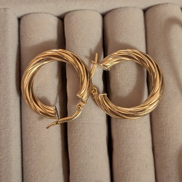 Oradina With a Twist 10k SOLID GOLD hoop earrings - Picture 4 of 4
